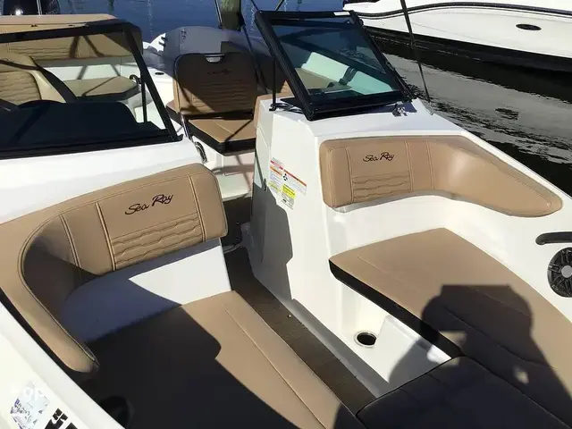 Sea Ray 210 SPX