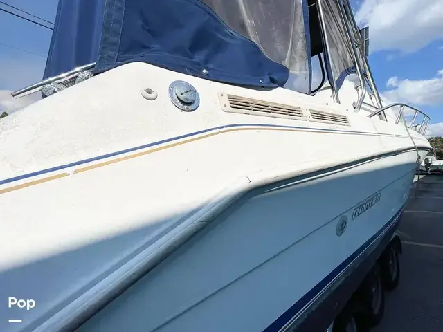 Rinker Fiesta Vee 280