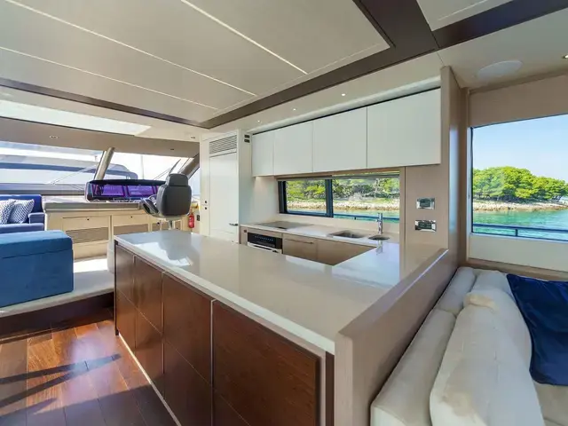 Sunseeker 76 Yacht