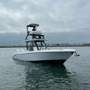 2024 Everglades Boats 335 CC