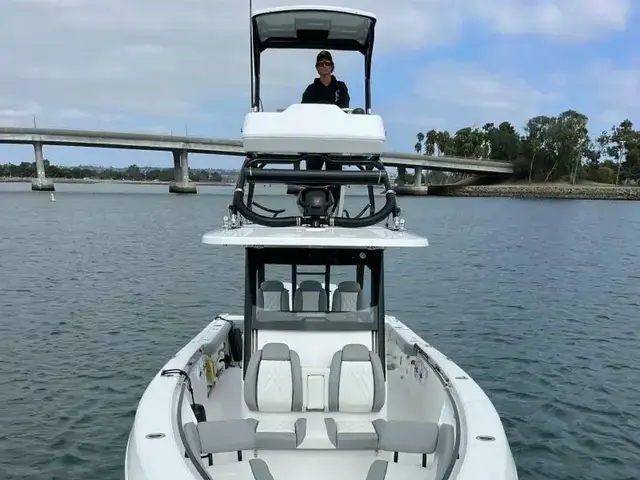 Everglades Boats 335 CC