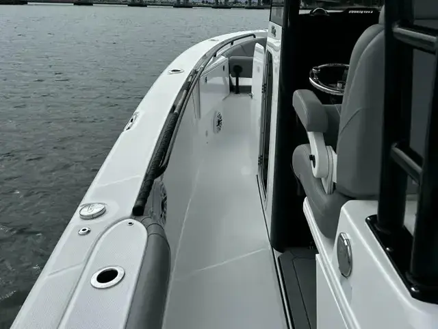 Everglades Boats 335 CC