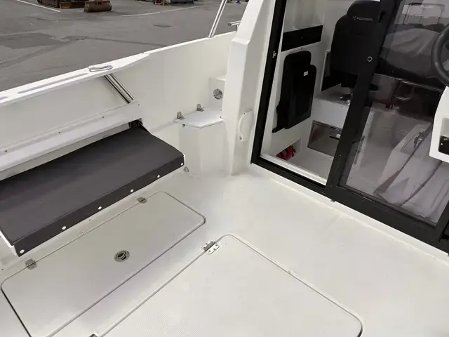 Parker 700 Pilothouse