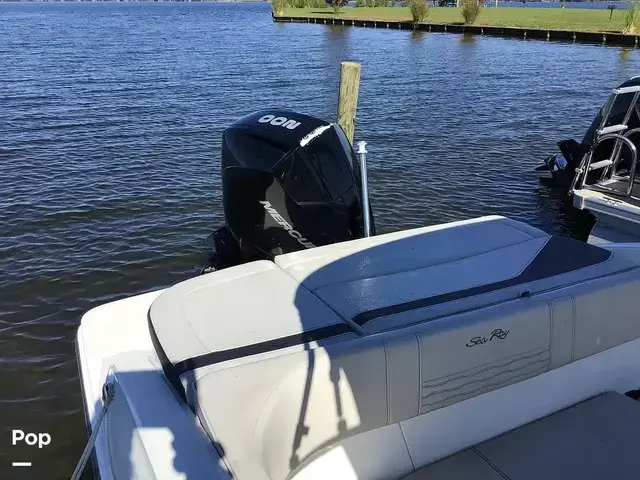 Sea Ray 210 SPX Outboard