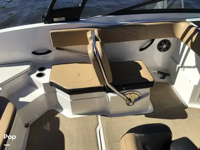 Sea Ray 210 SPX Outboard