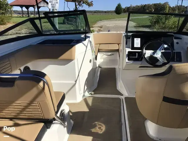 Sea Ray 210 SPX Outboard