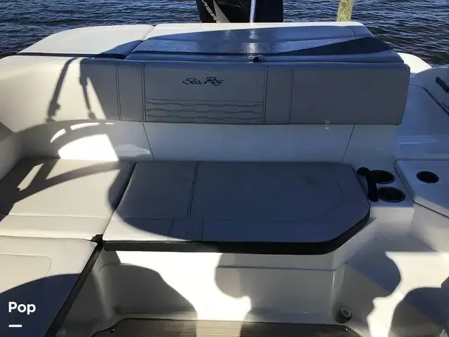 Sea Ray 210 SPX Outboard