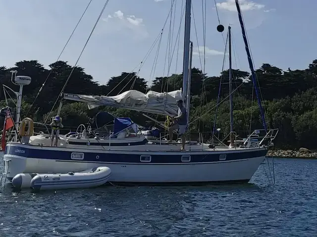 Hallberg Rassy 352