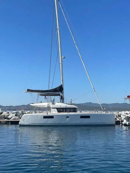 2019 Lagoon 52 fly