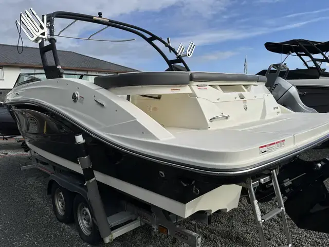 Sea Ray 230 Spx