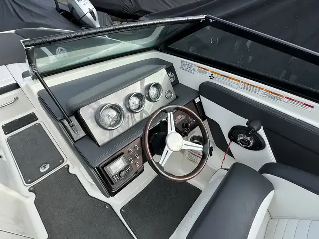 Sea Ray 230 Spx