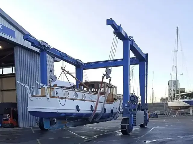 Classic Gentleman's Motor Yacht