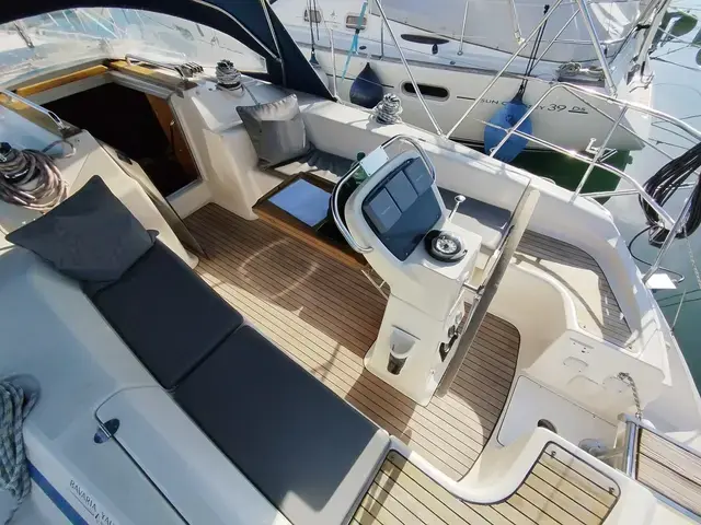 Bavaria 37