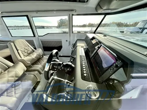 2023 Axopar 37 xc cross cabin