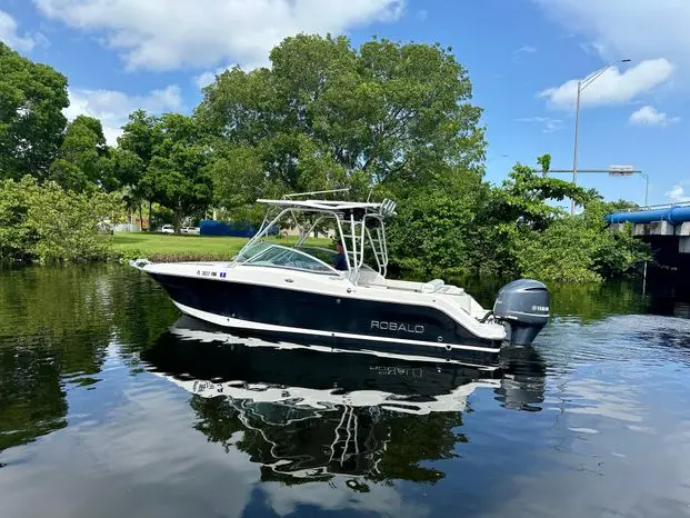 2013 Robalo r247 dual console