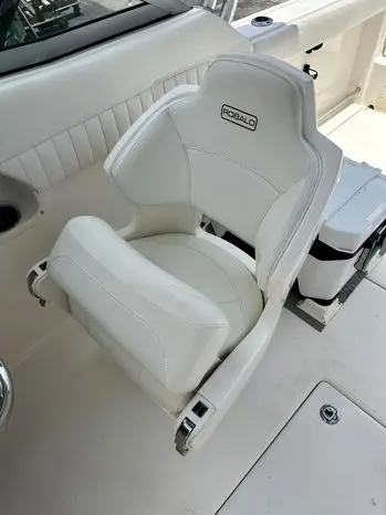 2013 Robalo r247 dual console