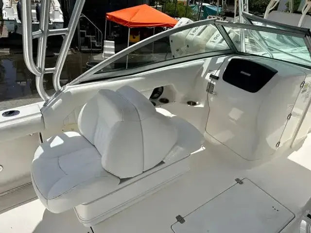 Robalo R247