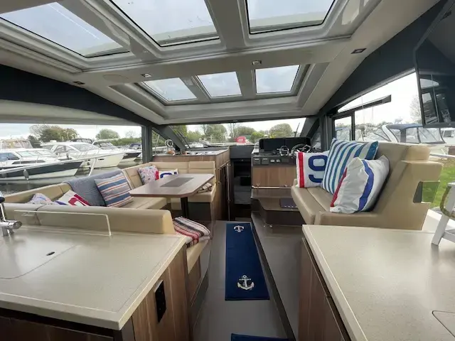 Sealine C430