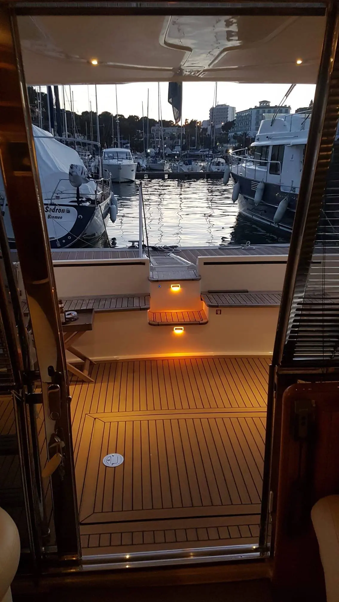 1999 Ferretti 46 fly