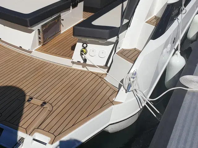 Galeon 335 Hts