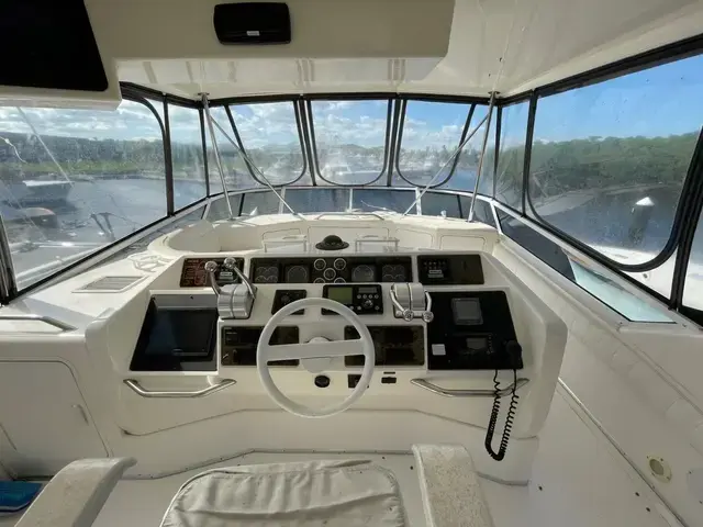 Sea Ray 550 Sedan Bridge