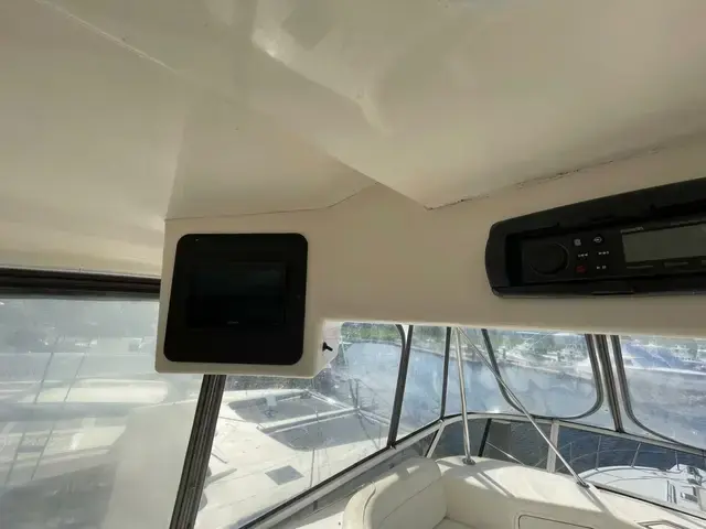 Sea Ray 550 Sedan Bridge