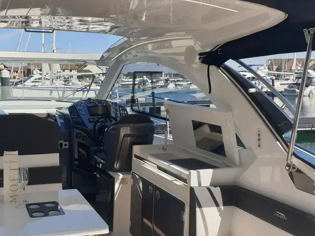 Galeon 335 Hts