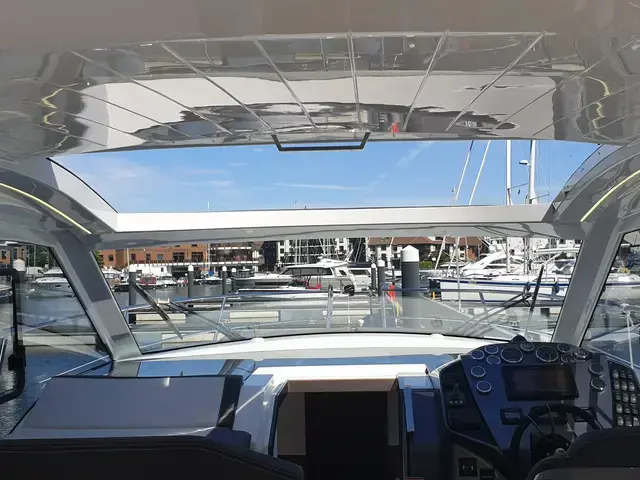 Galeon 335 Hts