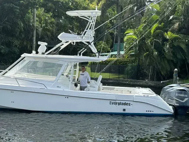 Everglades Boats LX 350