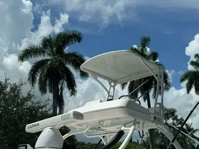 Everglades Boats LX 350