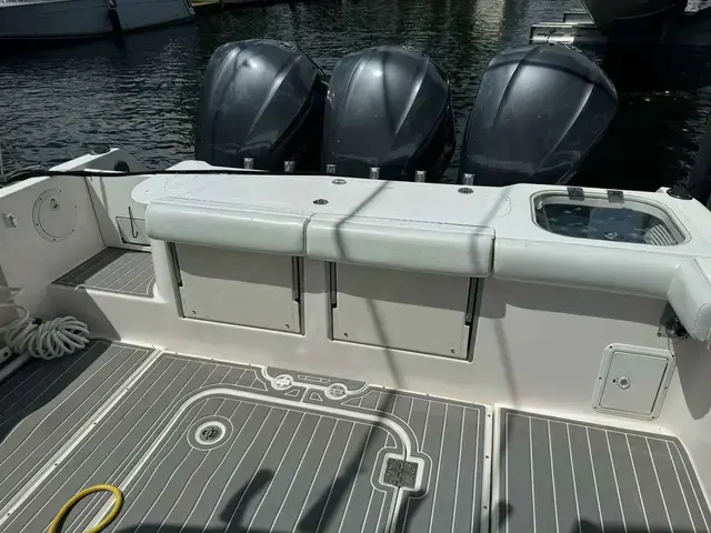 Everglades Boats LX 350