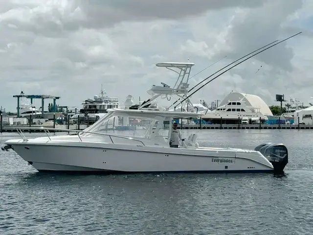 Everglades Boats LX 350