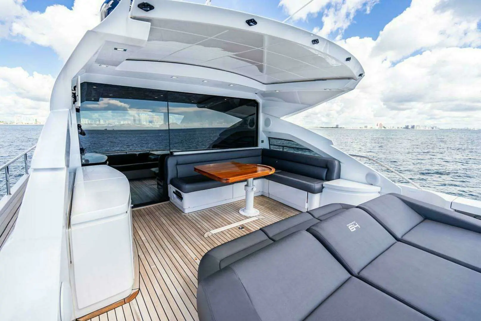 2014 Pershing 64