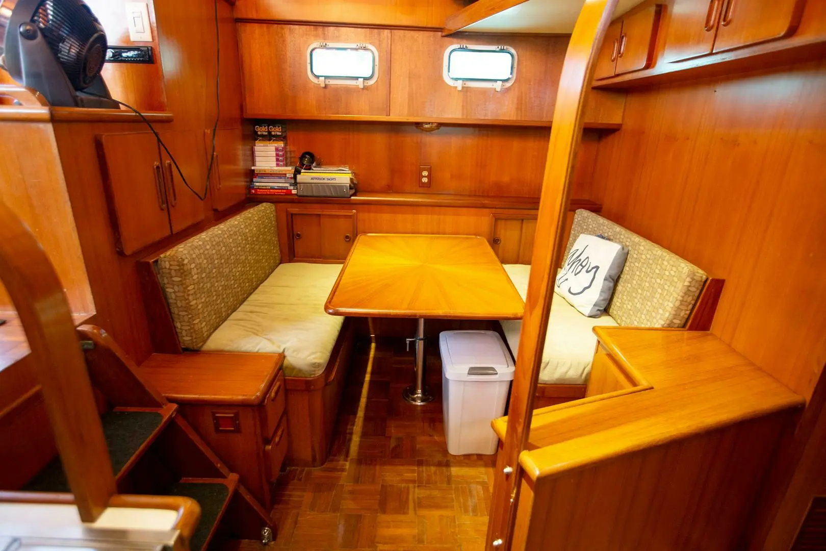 1990 Jefferson 46 sundeck