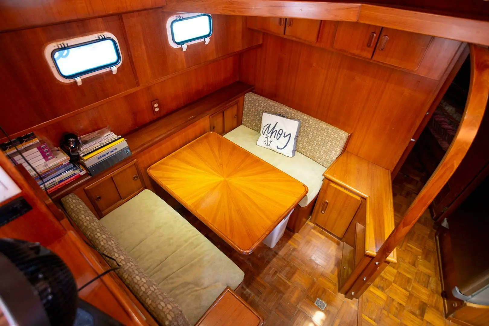 1990 Jefferson 46 sundeck