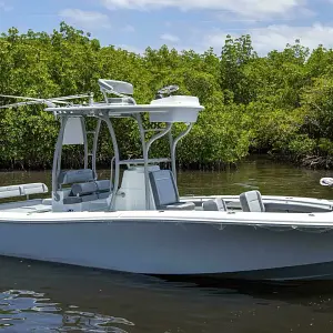 2021 Yellowfin 26 Hybrid