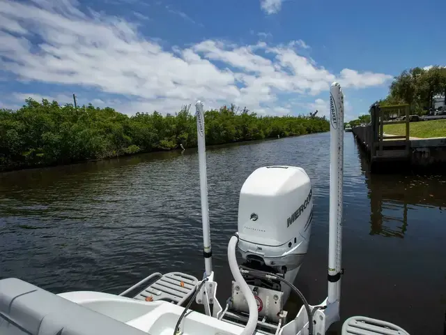 Yellowfin 26 Hybrid