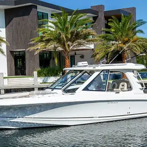 2019 Boston Whaler 380 Realm