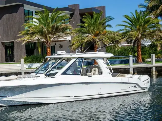 Boston Whaler 380 Realm