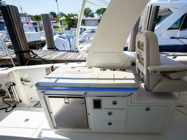 Boston Whaler 380 Realm