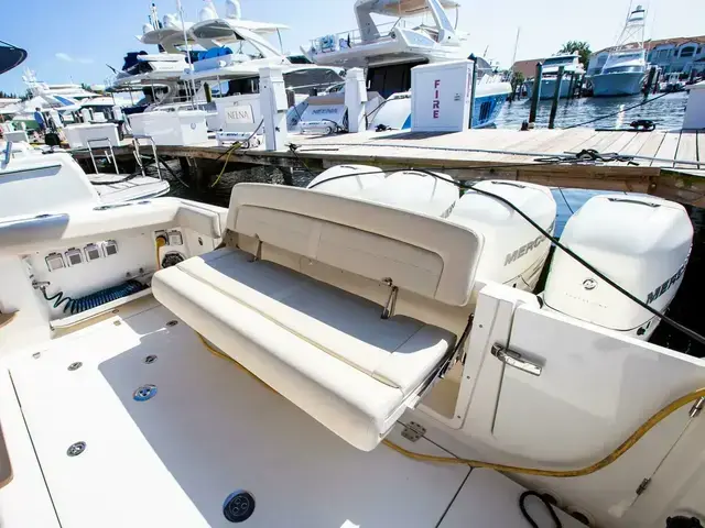 Boston Whaler 380 Realm