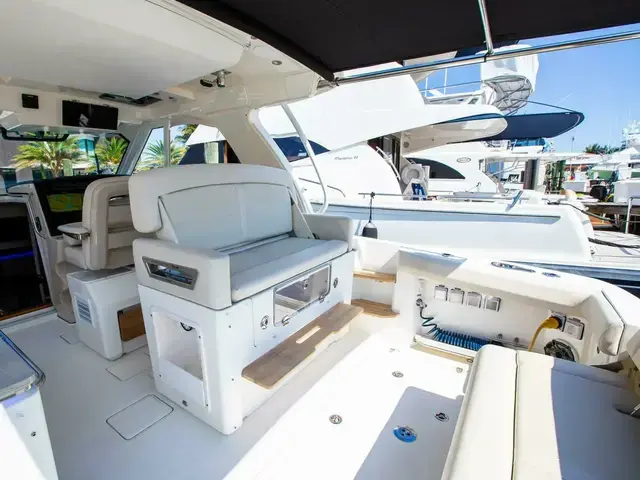 Boston Whaler 380 Realm