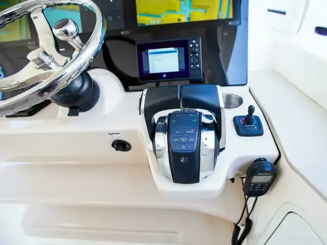 Boston Whaler 380 Realm