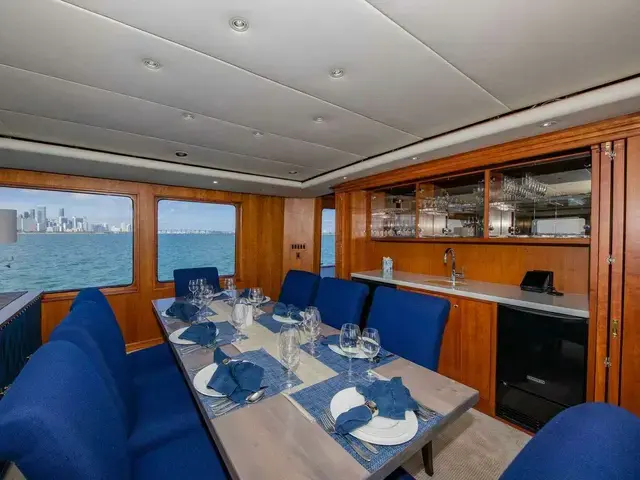 Burger Raised Pilothouse