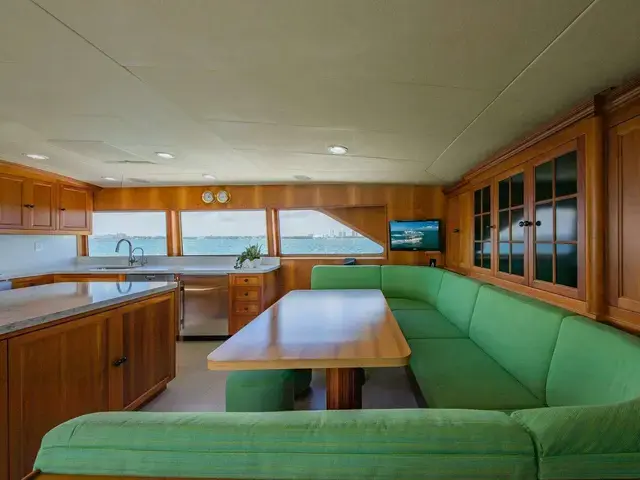 Burger Raised Pilothouse