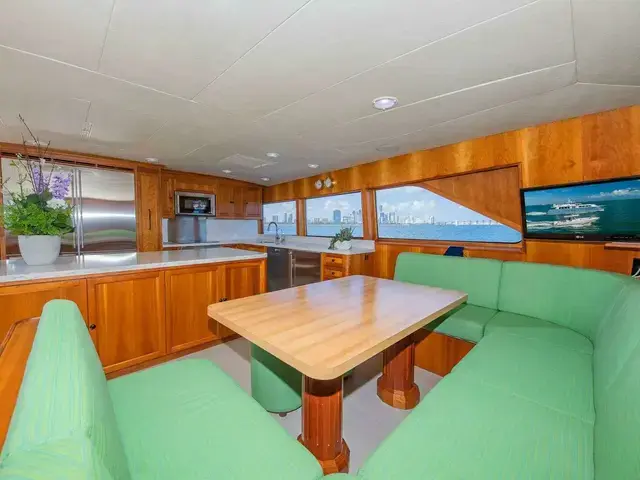 Burger Raised Pilothouse