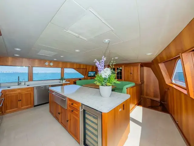 Burger Raised Pilothouse