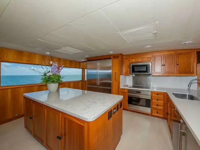 Burger Raised Pilothouse