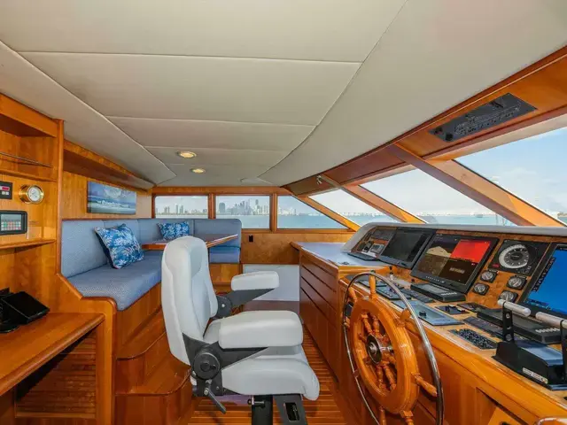 Burger Raised Pilothouse