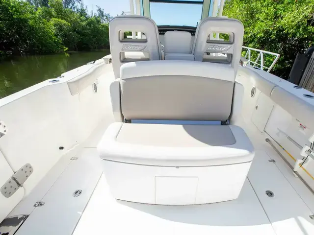 Boston Whaler 330 Outrage